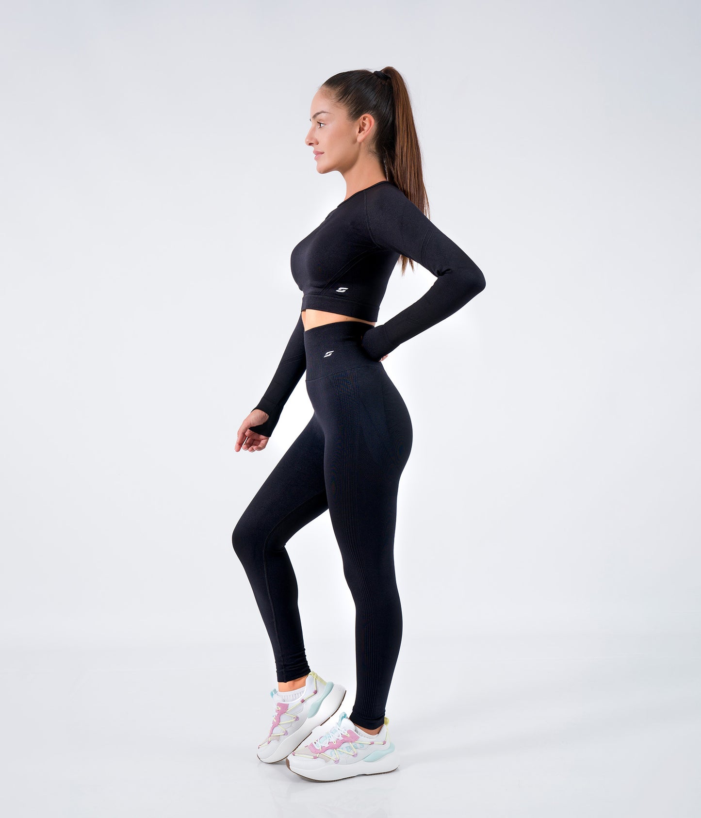 Дамски безшевен спортен екип S-LINE